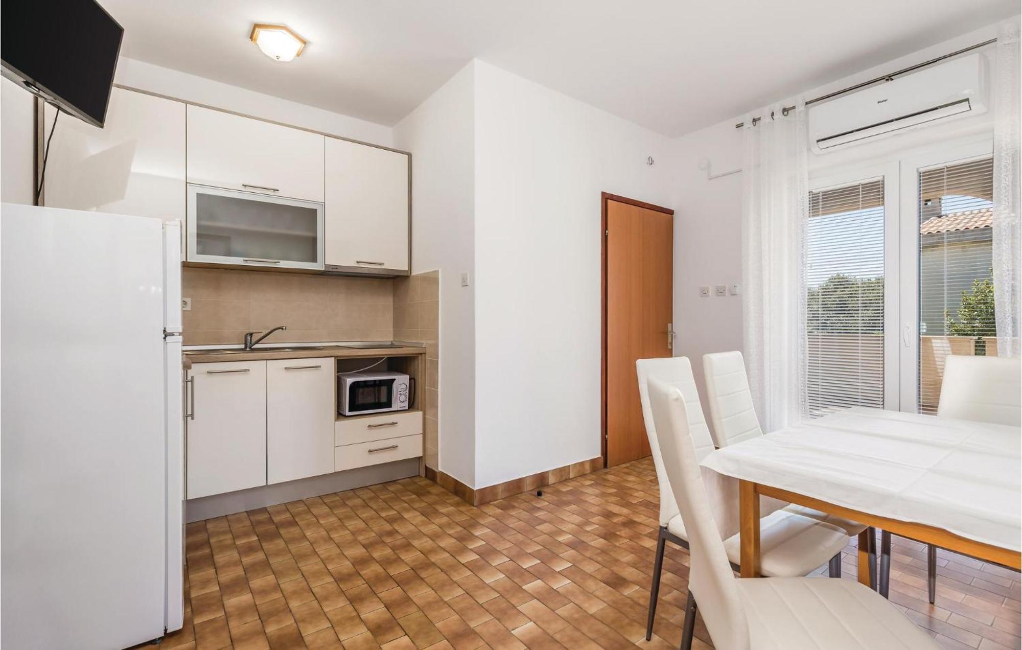 Lovely Apartment In Mandre With Wifi 외부 사진