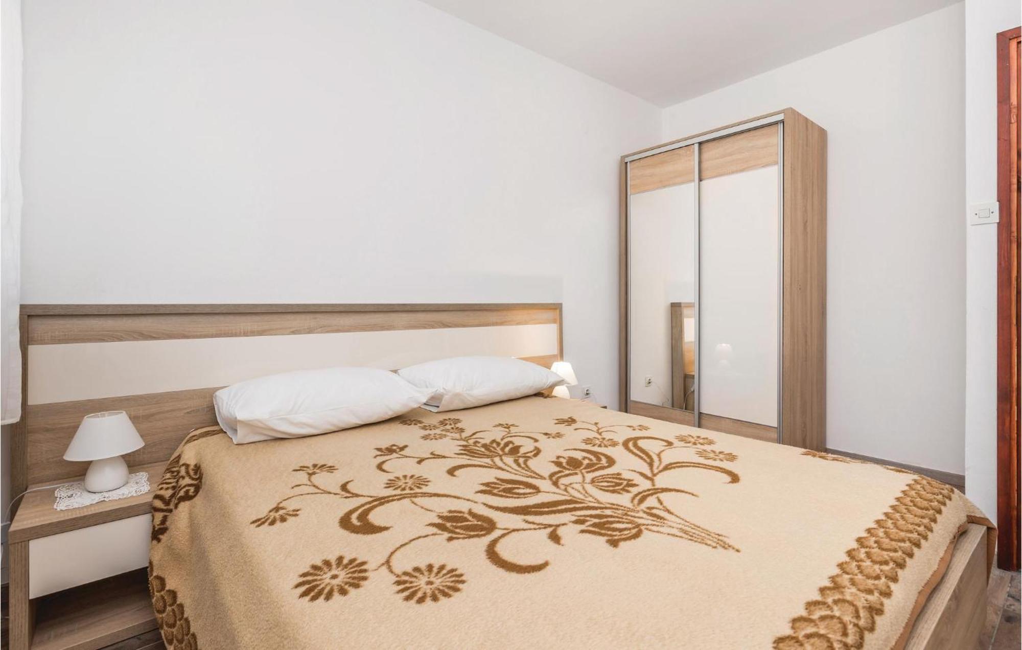 Lovely Apartment In Mandre With Wifi 외부 사진