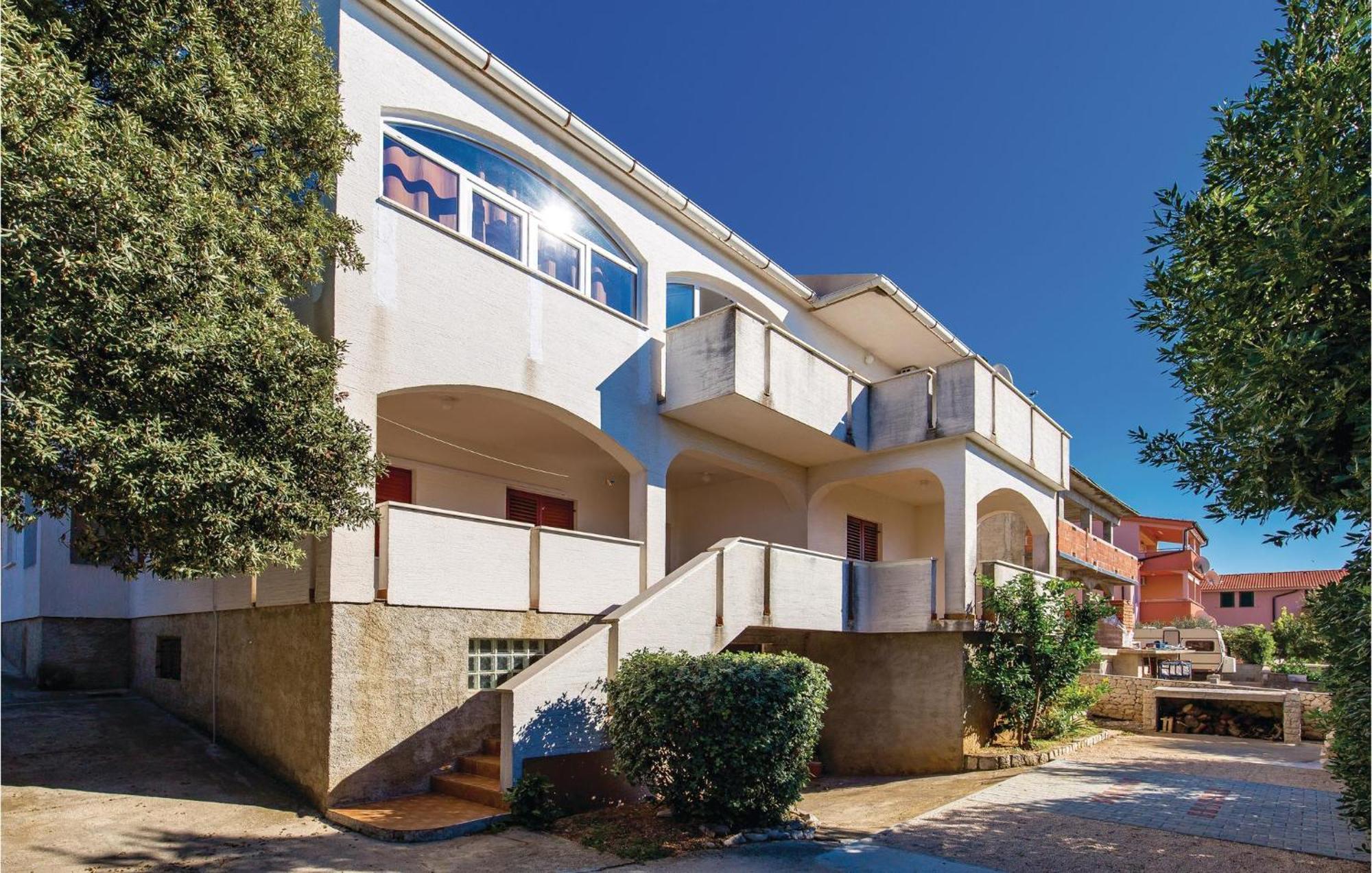 Lovely Apartment In Mandre With Wifi 외부 사진
